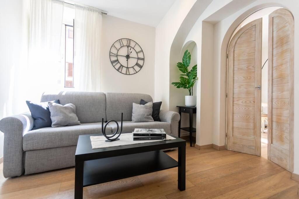 Myrentalinn - - Trastevere Arch