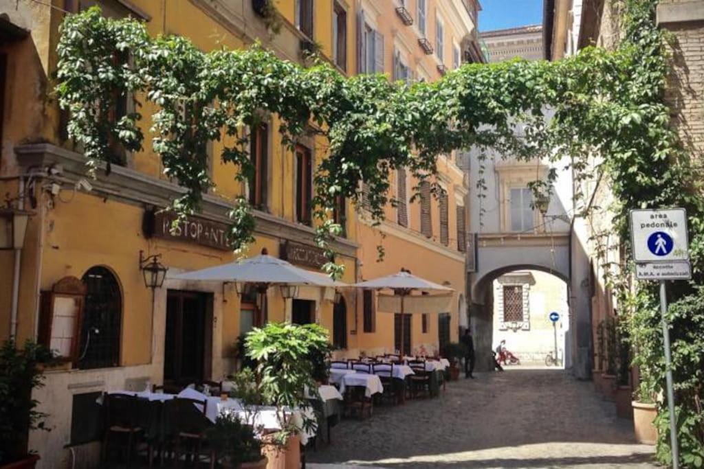 Myrentalinn - - Trastevere Arch